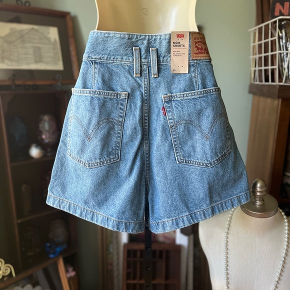 LEVIS MOM SHORTS SIZE 30 HIGH RISE RELAXED A LINE - Picture 4 of 16